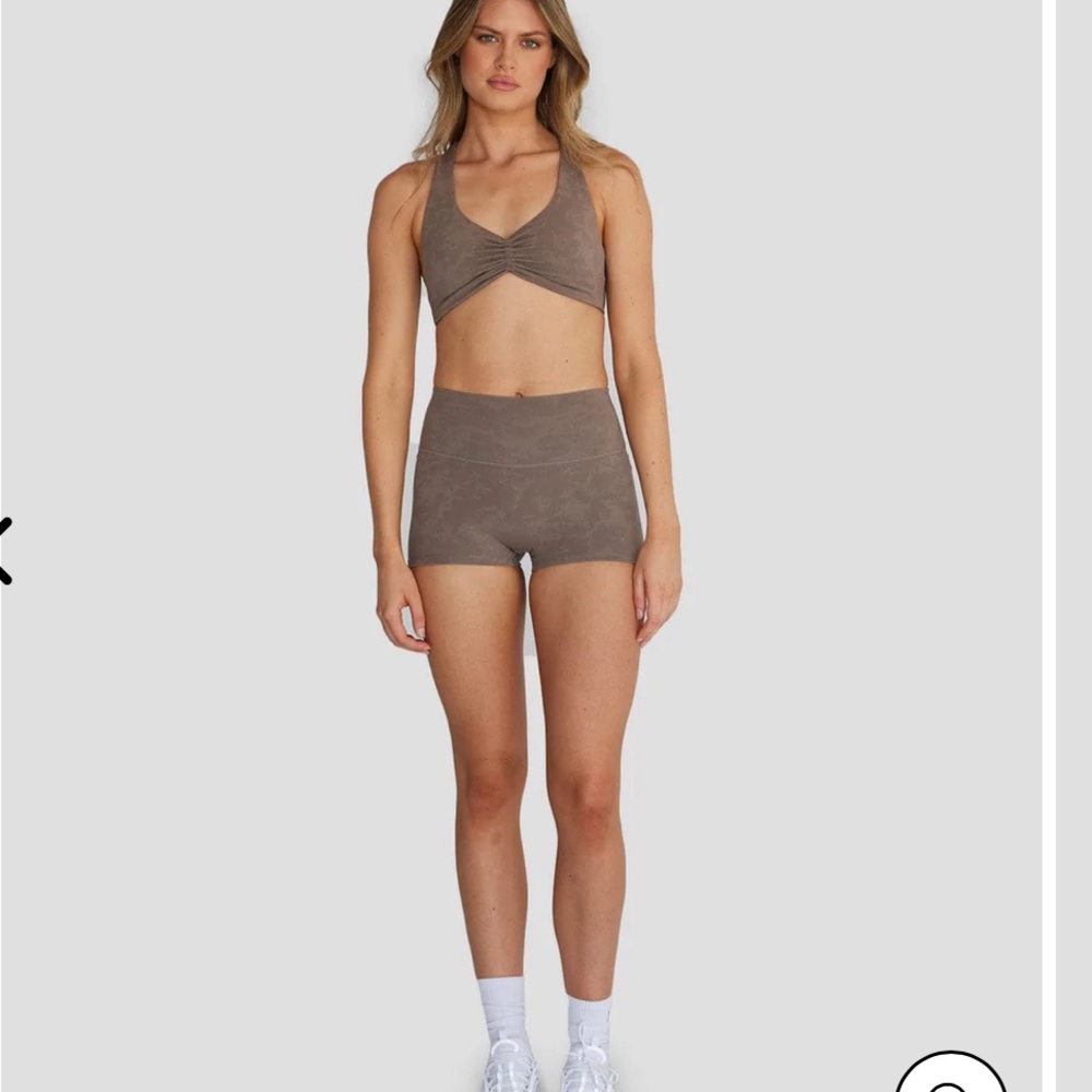 Cropshop Boutique Fade Scrunch Shorts 2”